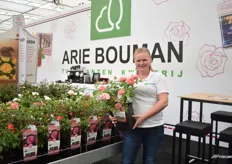 Corinne Schrijver of Arie Bouwman, a gardenplant nursery and service company for garden centers.  They grow garden roses, climbing and standing. Since February 2019, they introduced the concept Corinne’s Choice. The idea behind this concept is to supply a rose for everyone. Every rose has a story, made by Corinne. In this way they try to create a experience.